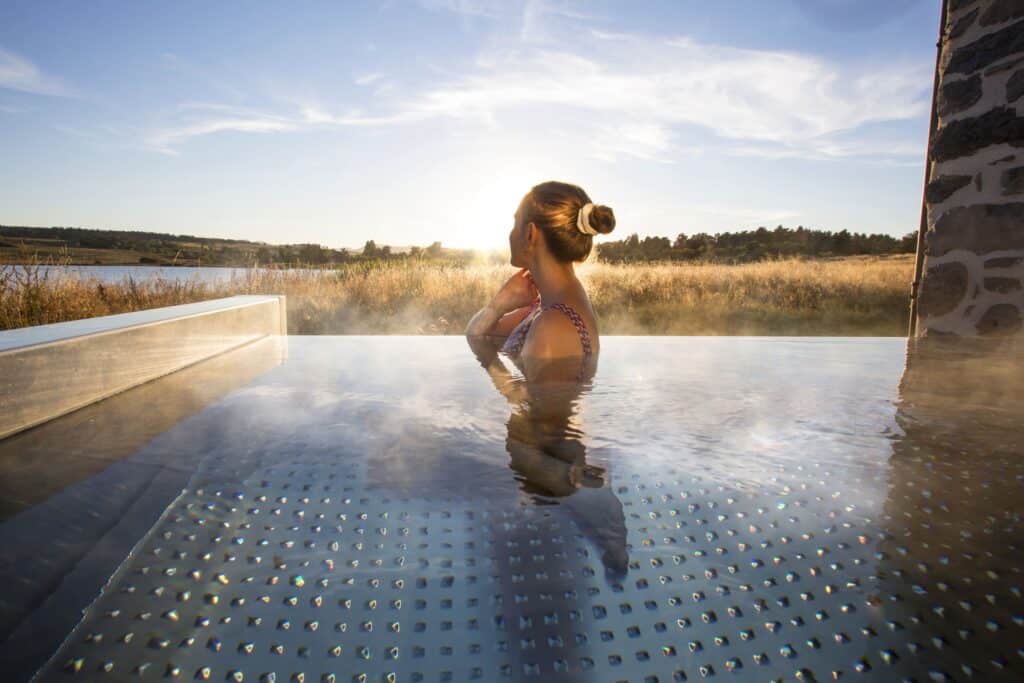 Détente face au lac du Pêcher - thalasso, séjour thermal en terres volcaniques