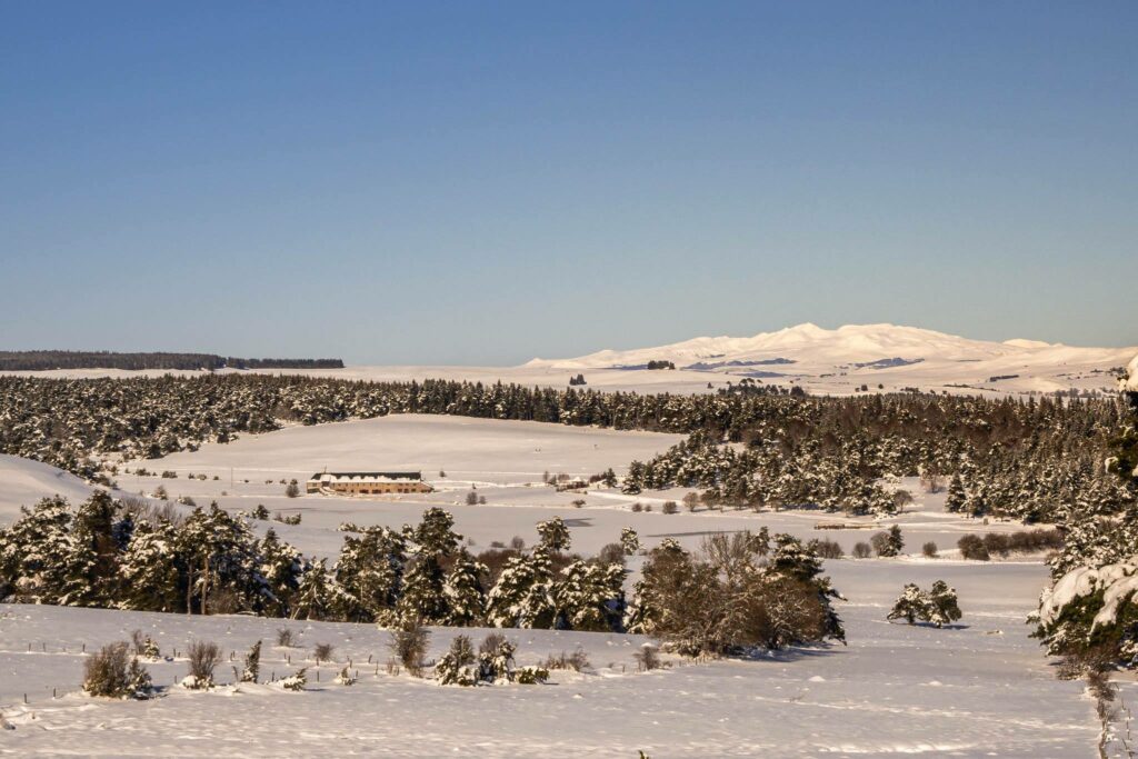 instants d'Absolu Ecolodge in French Highlands under fresh snow and winter sun. Perfect for a Christmas Break.